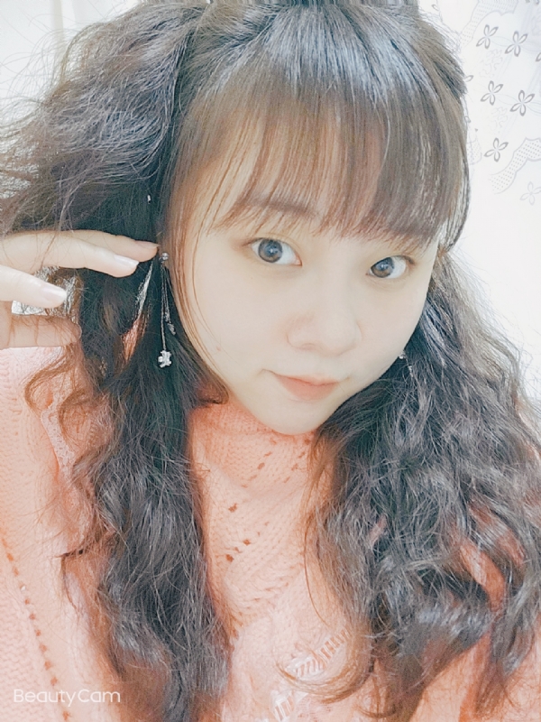 艾薇儿的第一张照片--将乐相亲网